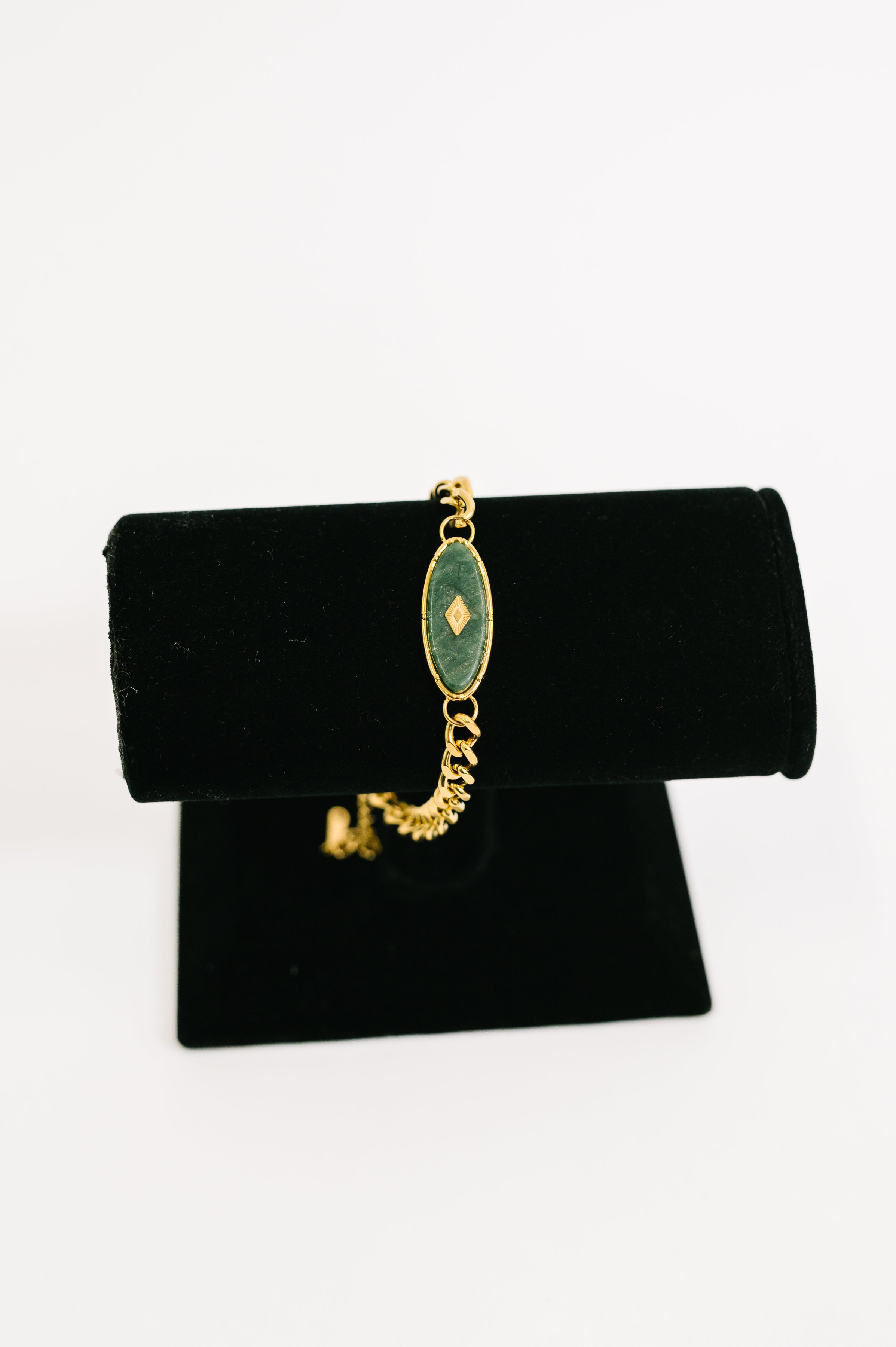 18K Gold Bangle in Jade Bracelet