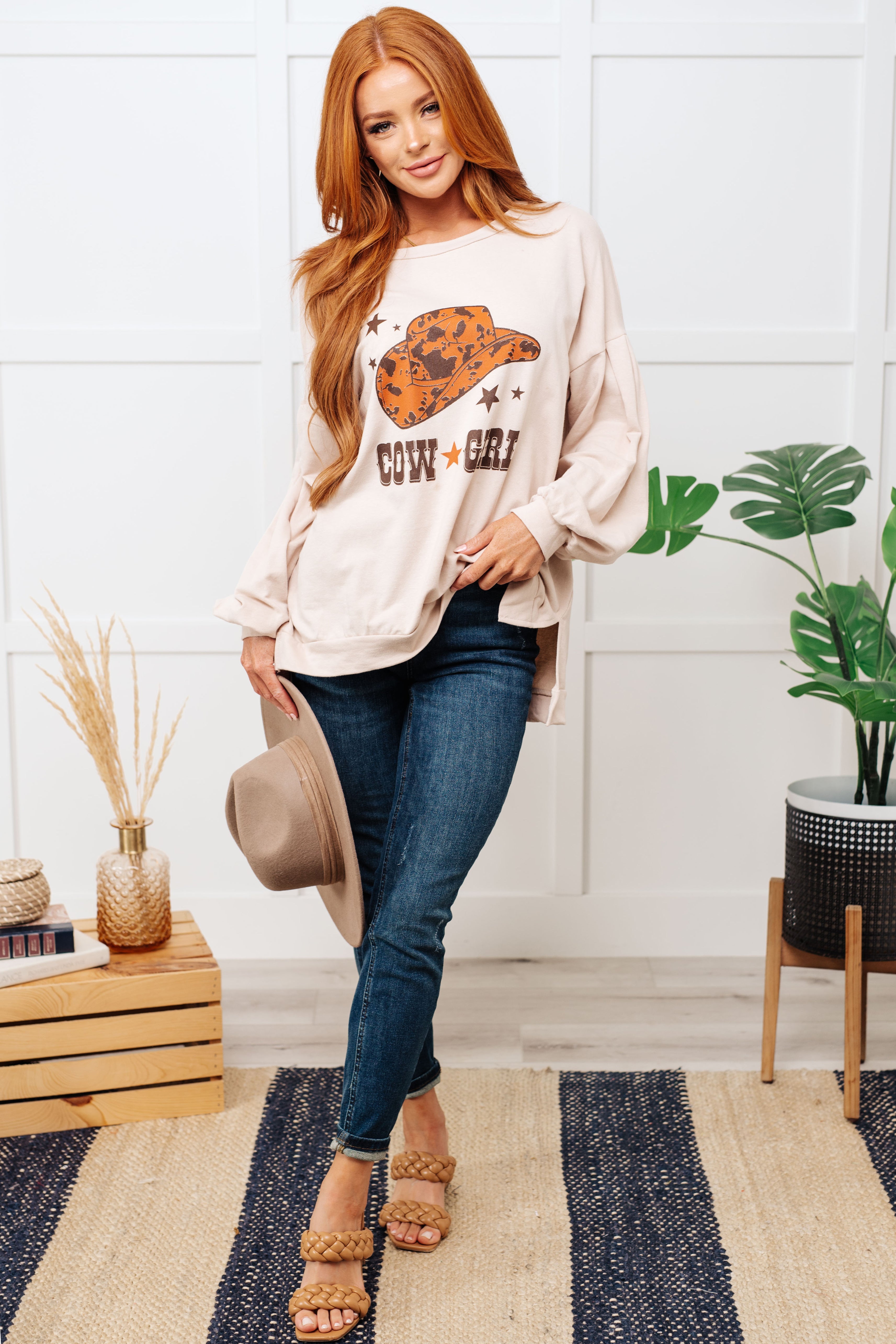 Cow Girl Cotton Graphic Pullover in Stone