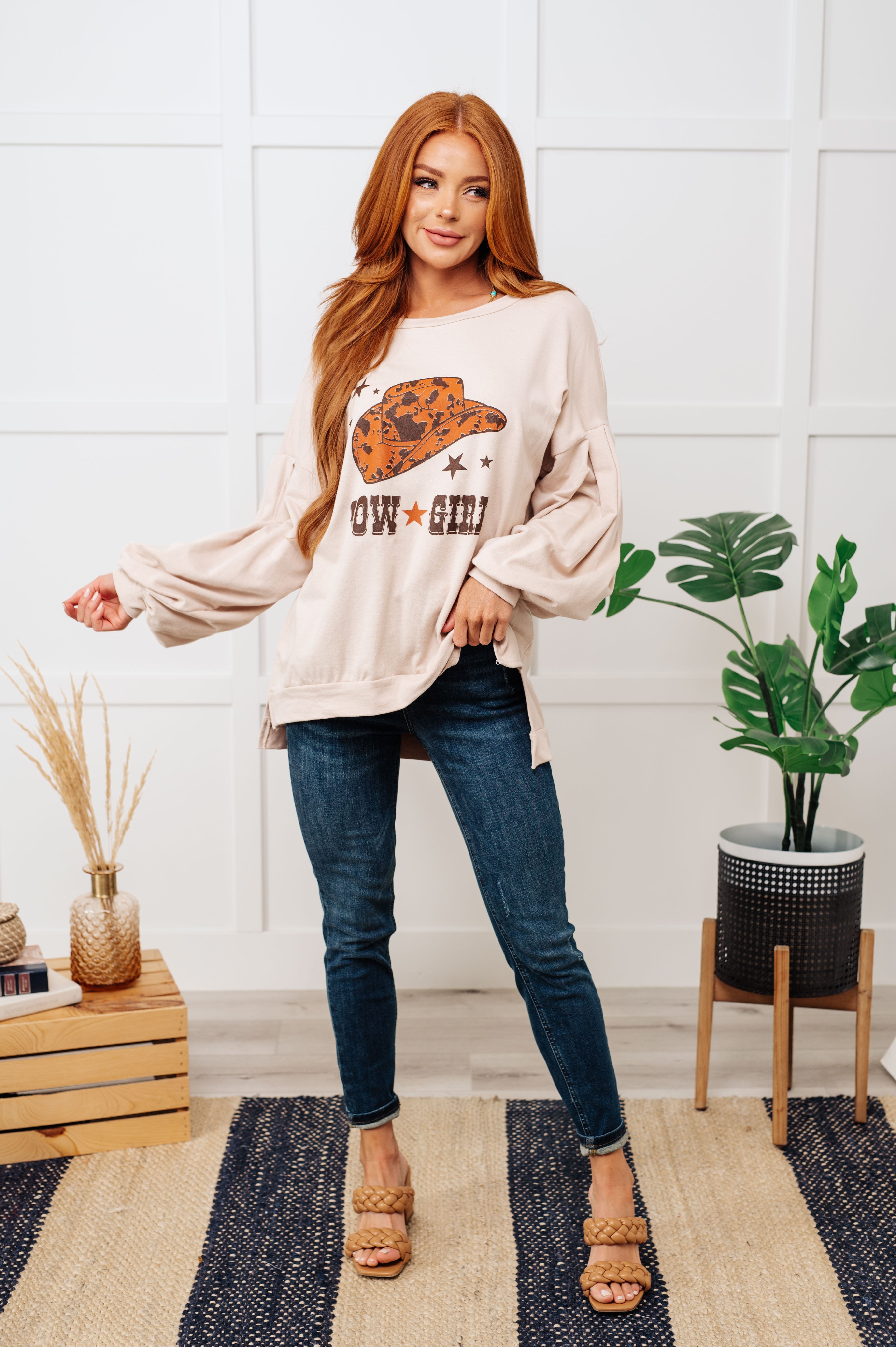 Cow Girl Cotton Graphic Pullover in Stone