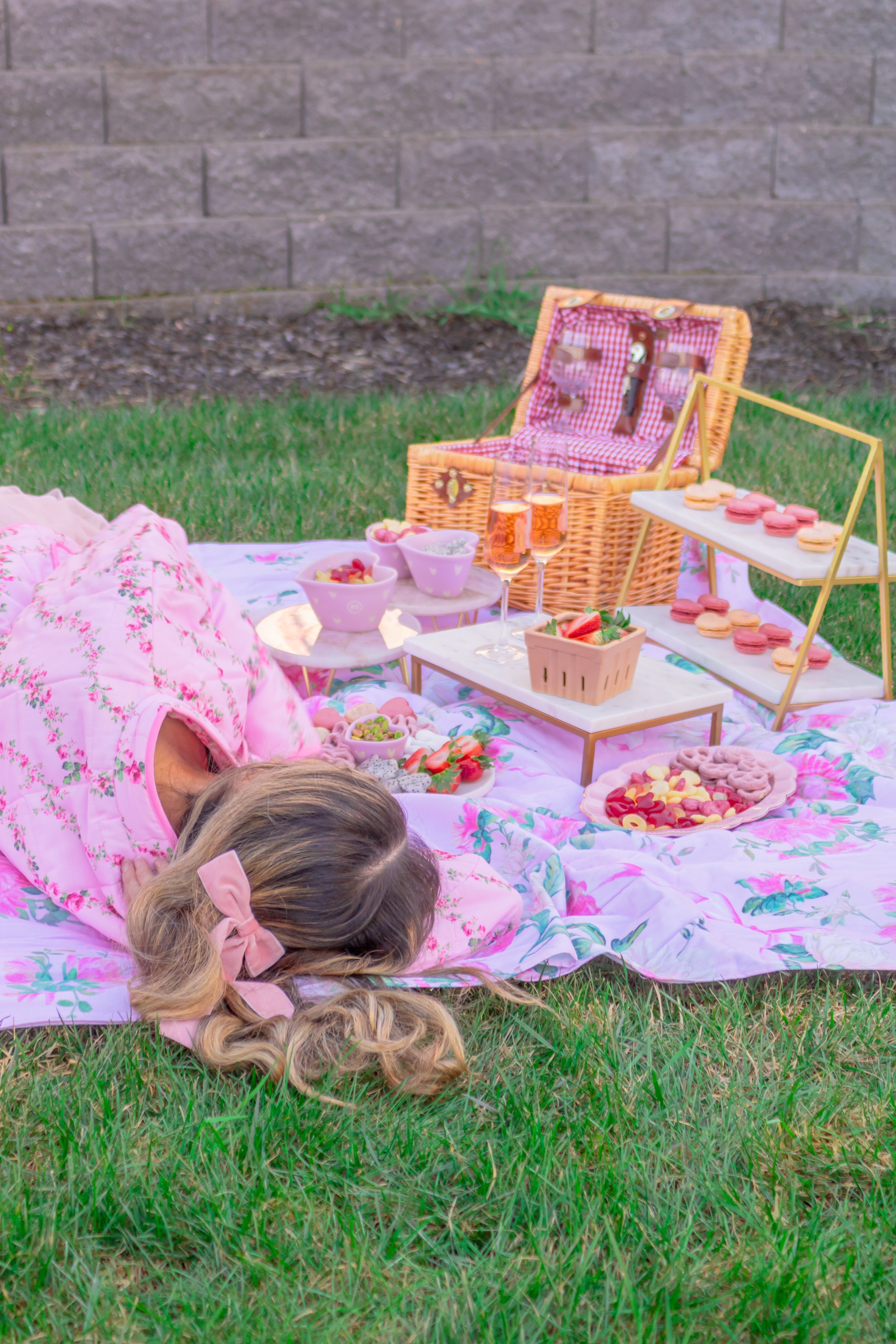 Coquette Picnic | A Romantic Picnic Setup For Two