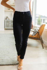 Judy Blue Edith Mid Rise Classic Slim Jeans in Black