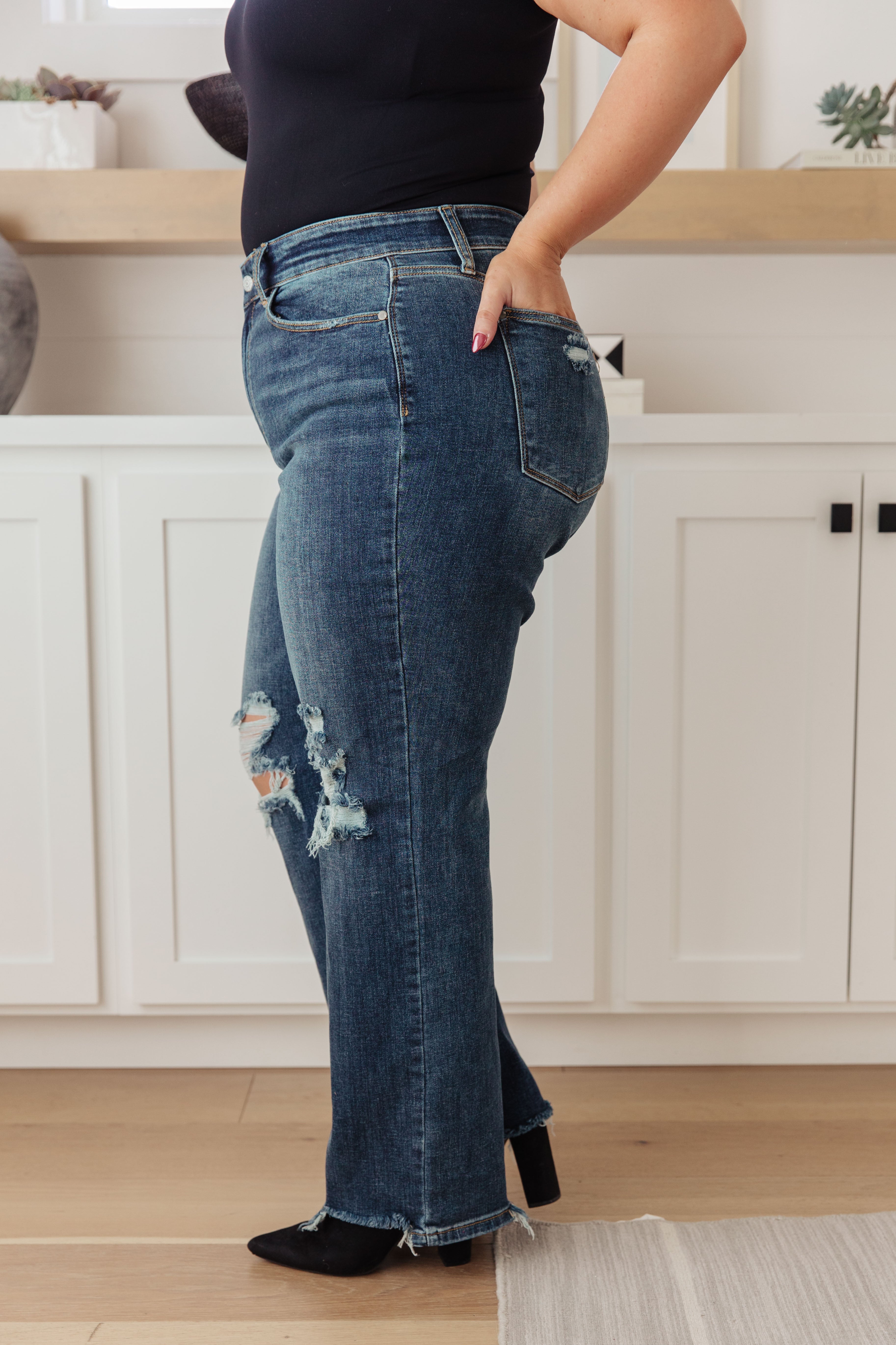 Judy Blue Rose High Rise 90's Straight Jeans in Dark Wash