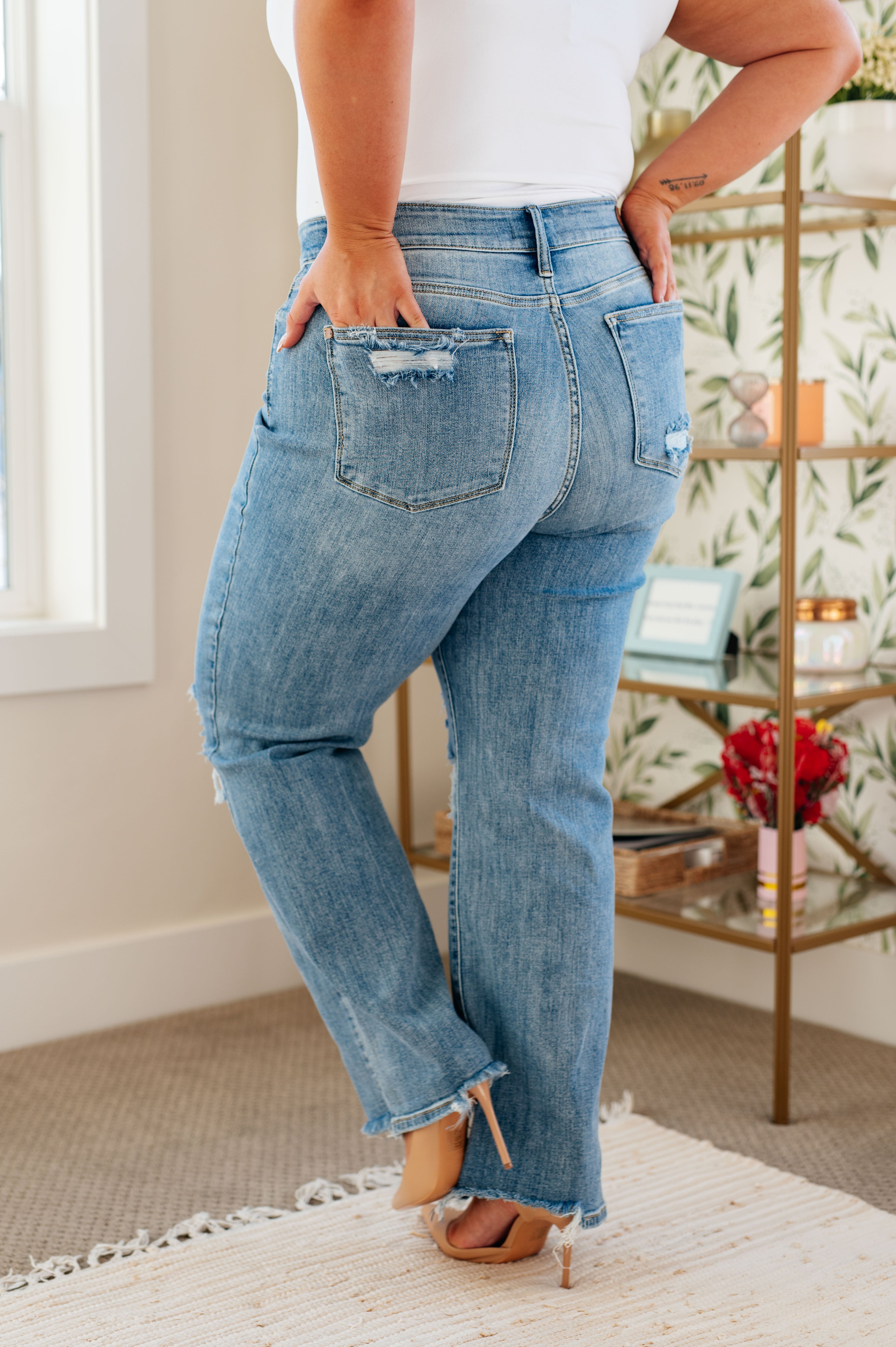 Judy Blue Rose High Rise 90's Straight Jeans in Light Wash -SALE-