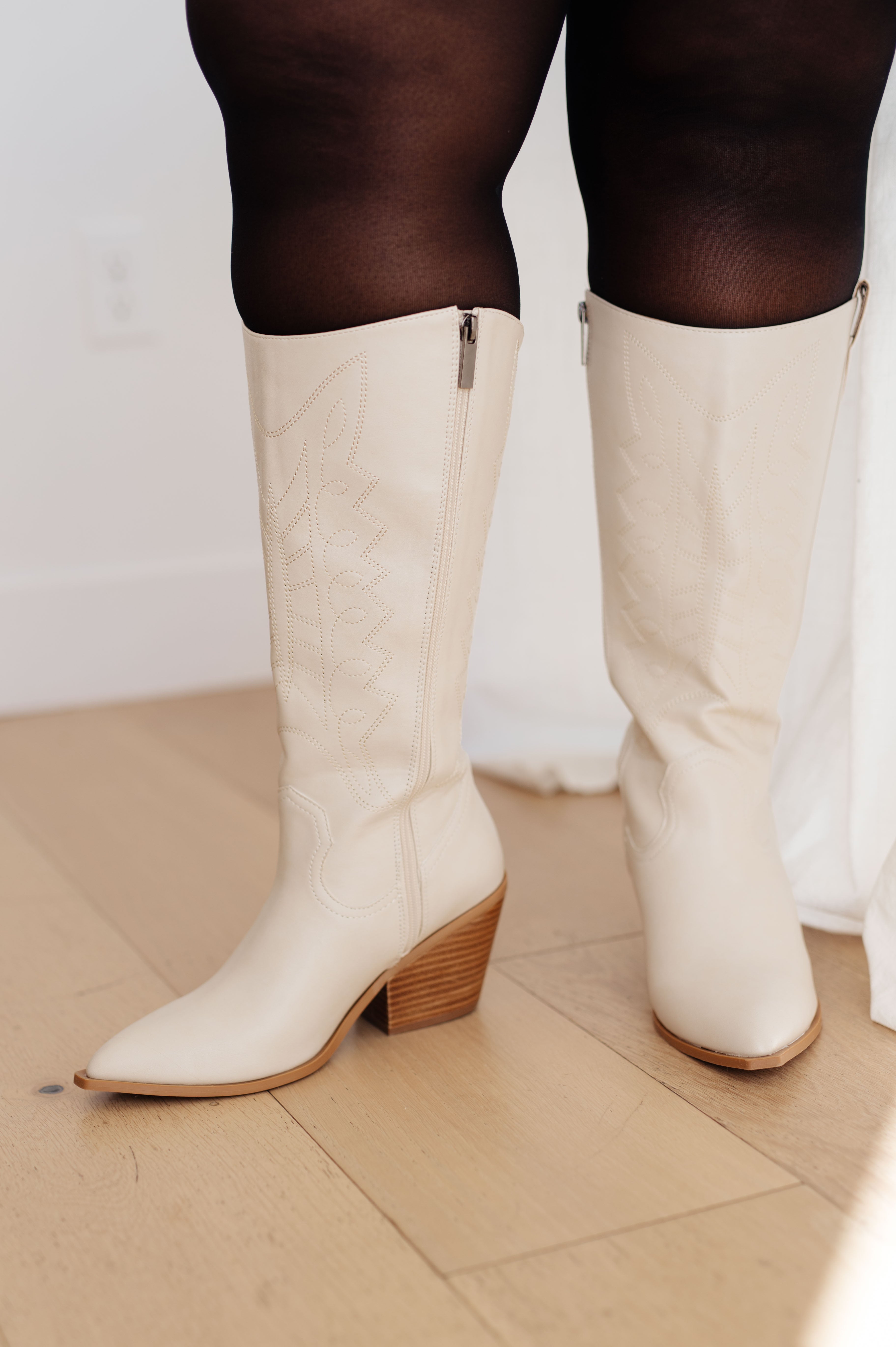 Cowgirl Boots in Off White